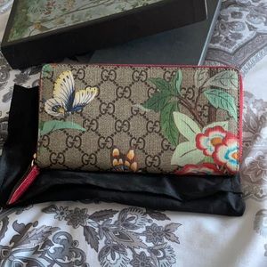 Brand new Gucci wallet. Never used before